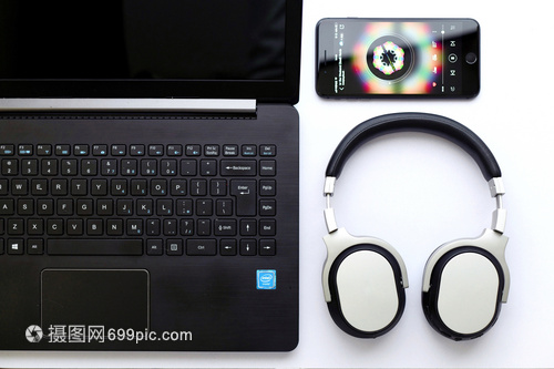 電子科技的魅力 耳機(jī)、手機(jī)與電腦的革新之旅