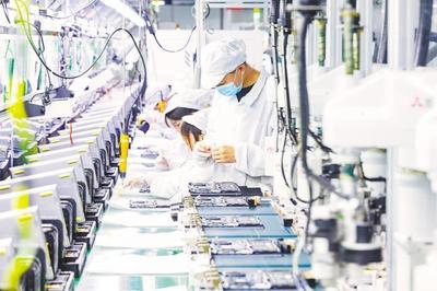 信息技術(shù)浪潮奔涌 當(dāng)代技術(shù)開發(fā)的媒體鏡像與現(xiàn)實(shí)洞察